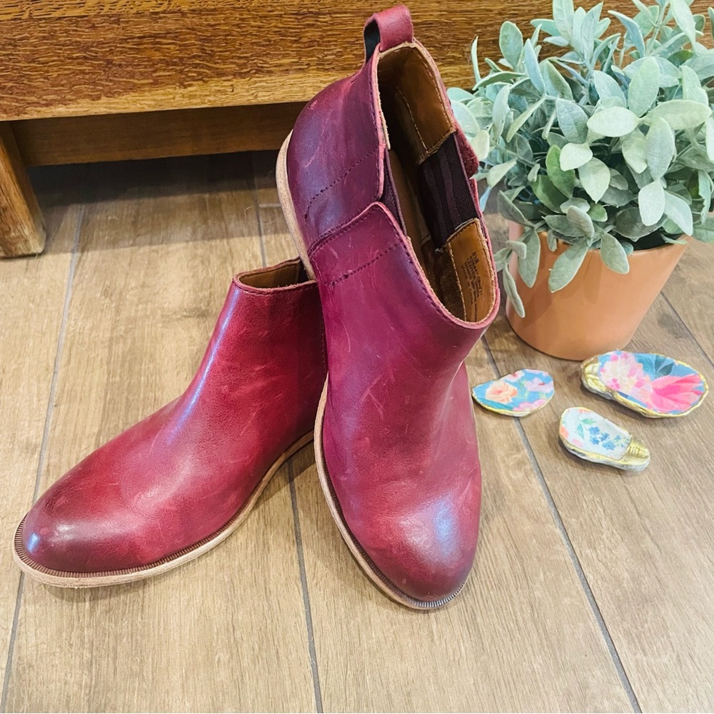 Korkease Womens Velma leather bootie; Red; women’s size 8.5
